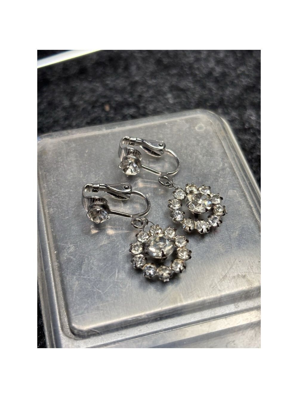 VINTAGE SILVERTONE CRYSTALS FLORAL BROOCH PIN with clip on earrings - Picture 10 of 13